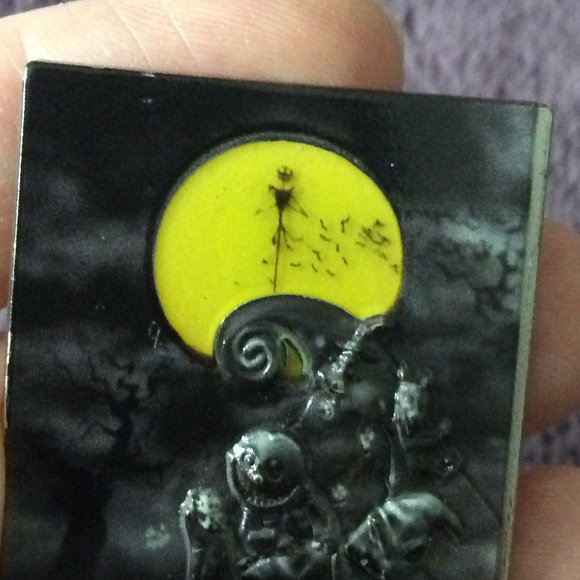 Nightmare Before Christmas sculpted pin - Picture 3 of 8